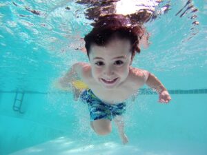 cubiertas de piscina y tranquilidad parental